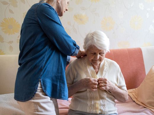 Faites confiance à AubAnnA pour aider votre proche à s'habiller au quotidien Faites confiance à AubAnnA pour aider votre proche à s'habiller au quotidien